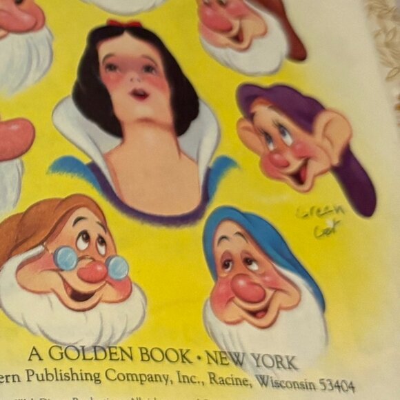 5 for $15📕Walt Disneys Snow White and the Seven Dwarfs Golden Book (SKU: 236MI) - Picture 5 of 7